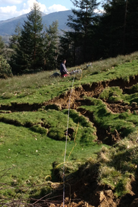 Slopes control with seismic refraction
